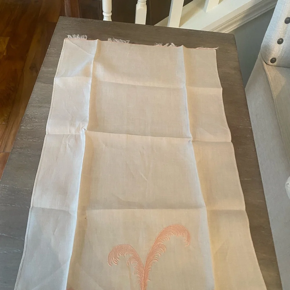 2 MARGHAB MADEIRA LINEN FINGER TIP GUEST TOWELS, 